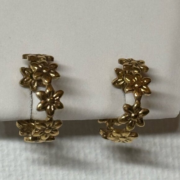Gold daisy huggie Earrings - Picture 2 of 4